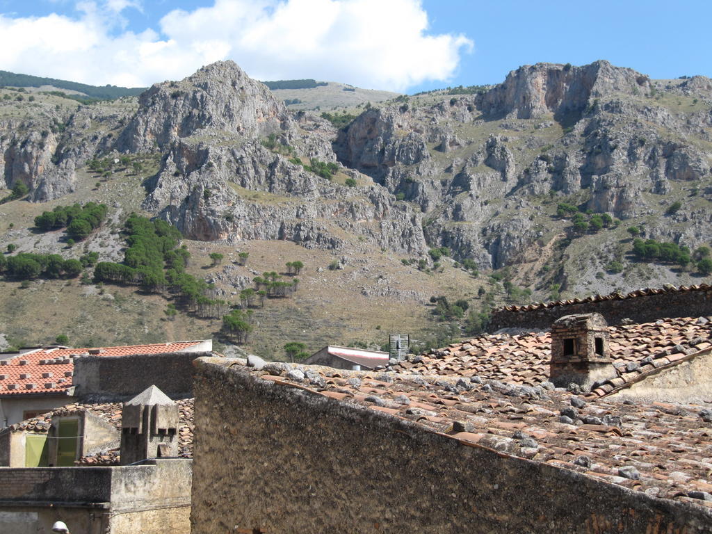 Montagne Rocciose Panzió Frascineto Kültér fotó
