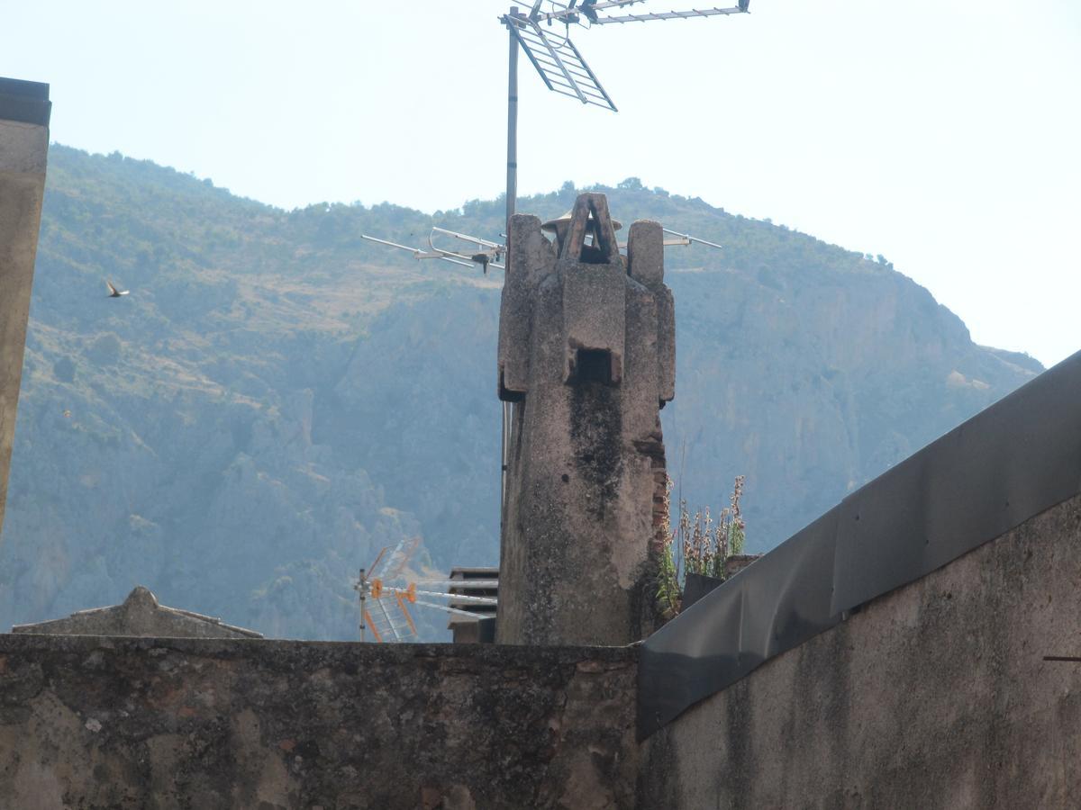 Montagne Rocciose Panzió Frascineto Kültér fotó